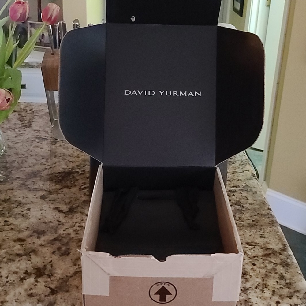 David Yurman shipping box and gift bag
